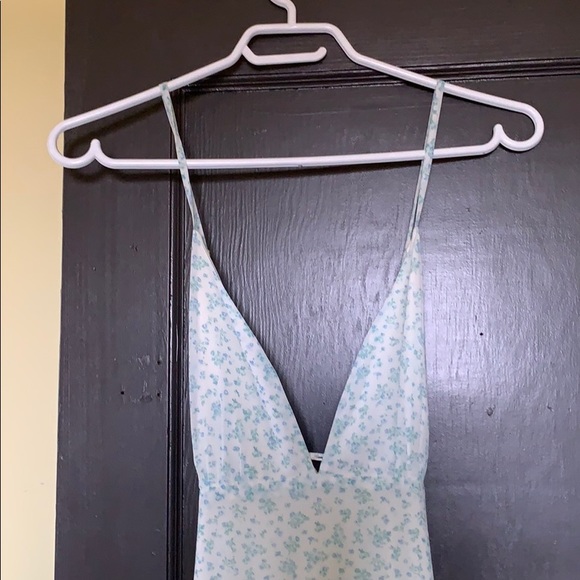 Medium guess dress - Picture 2 of 3